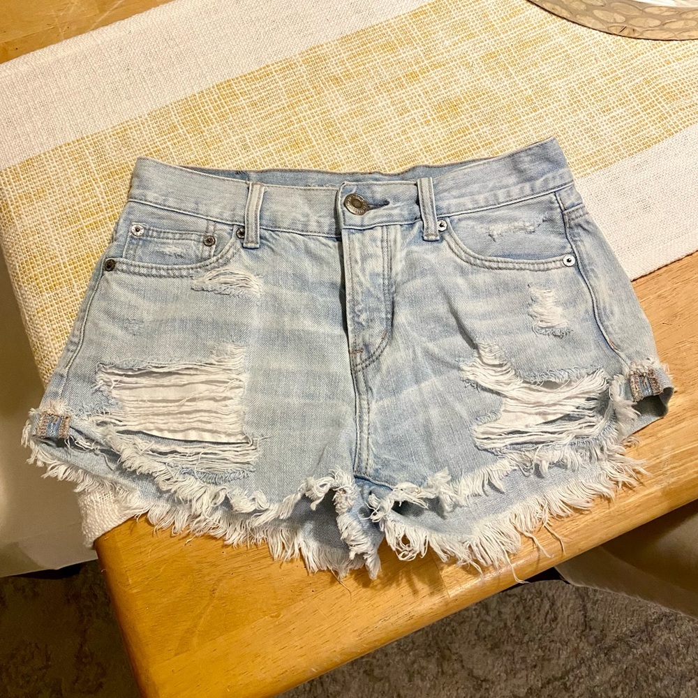 American Eagle Distressed Shorts💫